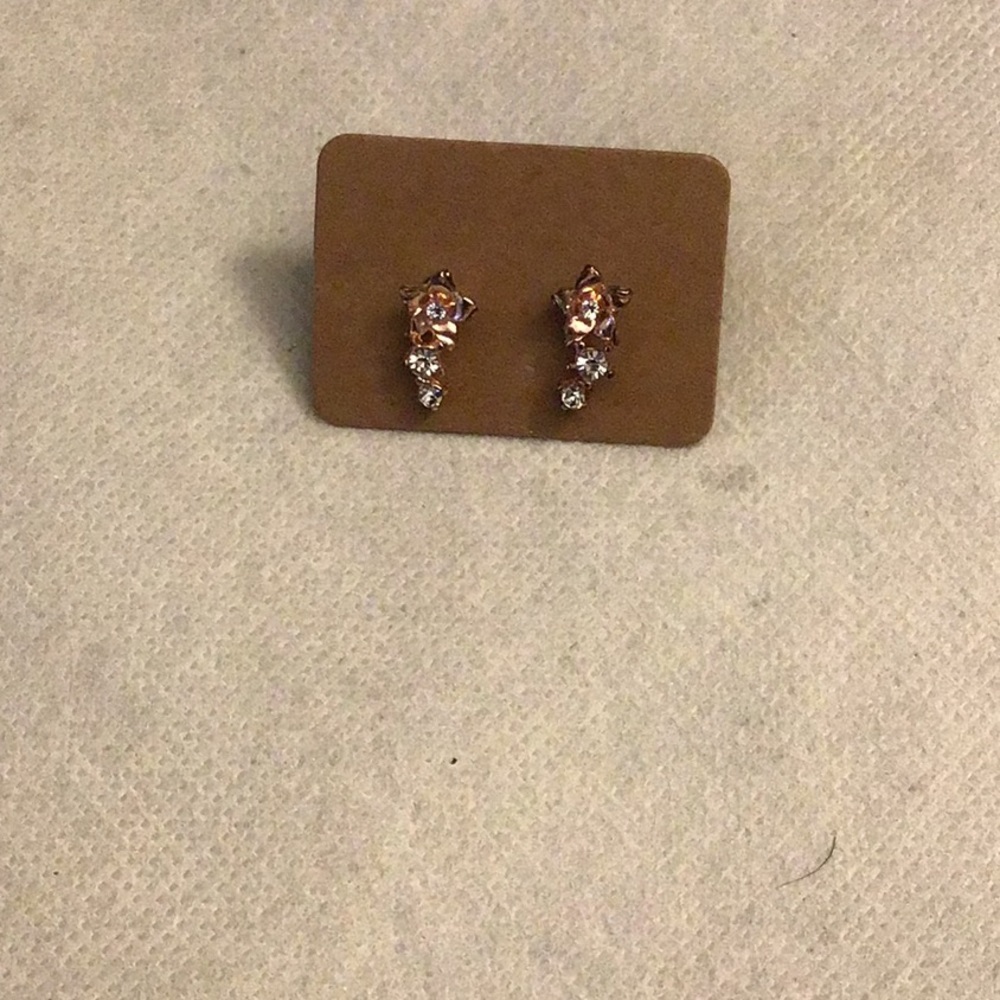 GOLD FLOWERED EARRINGS WITH FREE GIFT